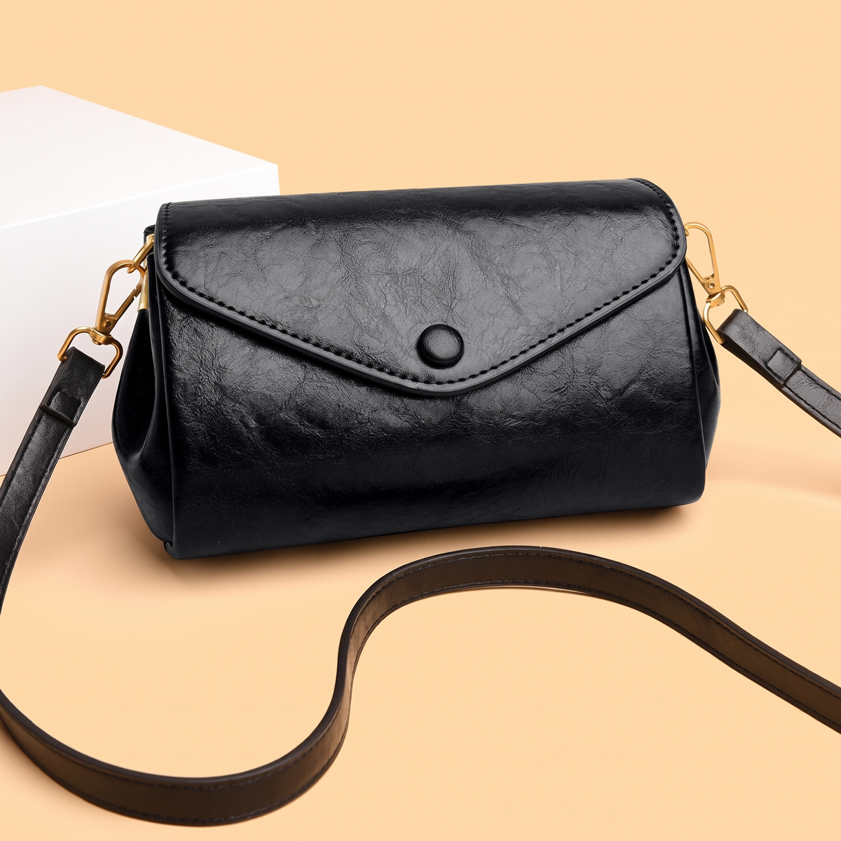 Cora™ Classic Crossbody Bag